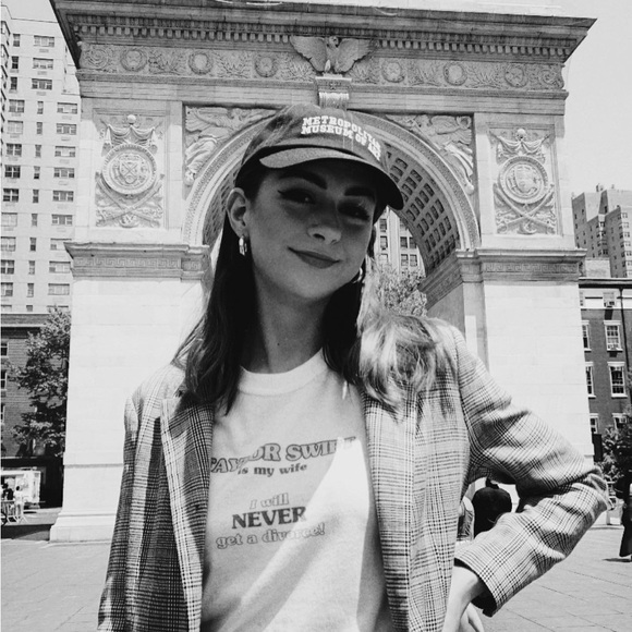 Meet your Posher, Rebecca - Picture 1 of 2